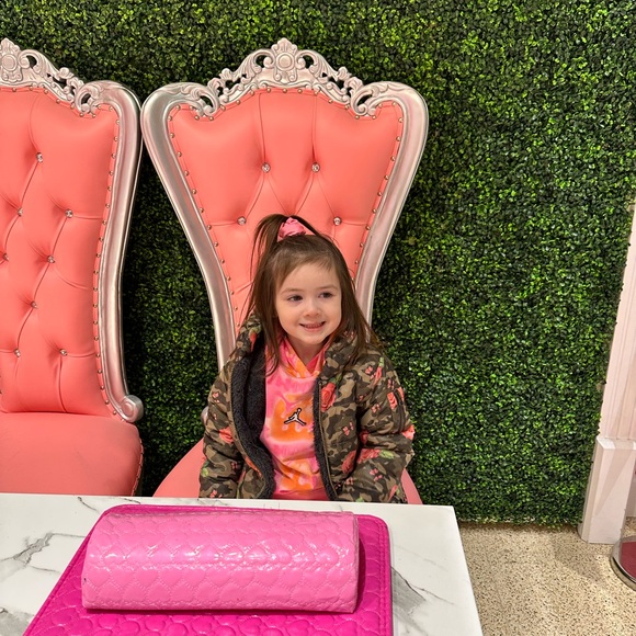 Meet your Posher, Cristine - Picture 4 of 7